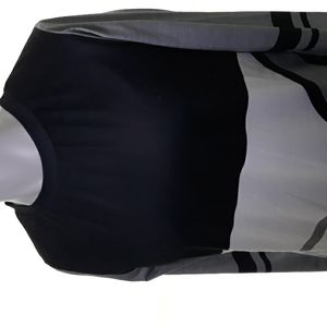 Exclusive geometric long sleeve shirt in white, black and gray. Medium